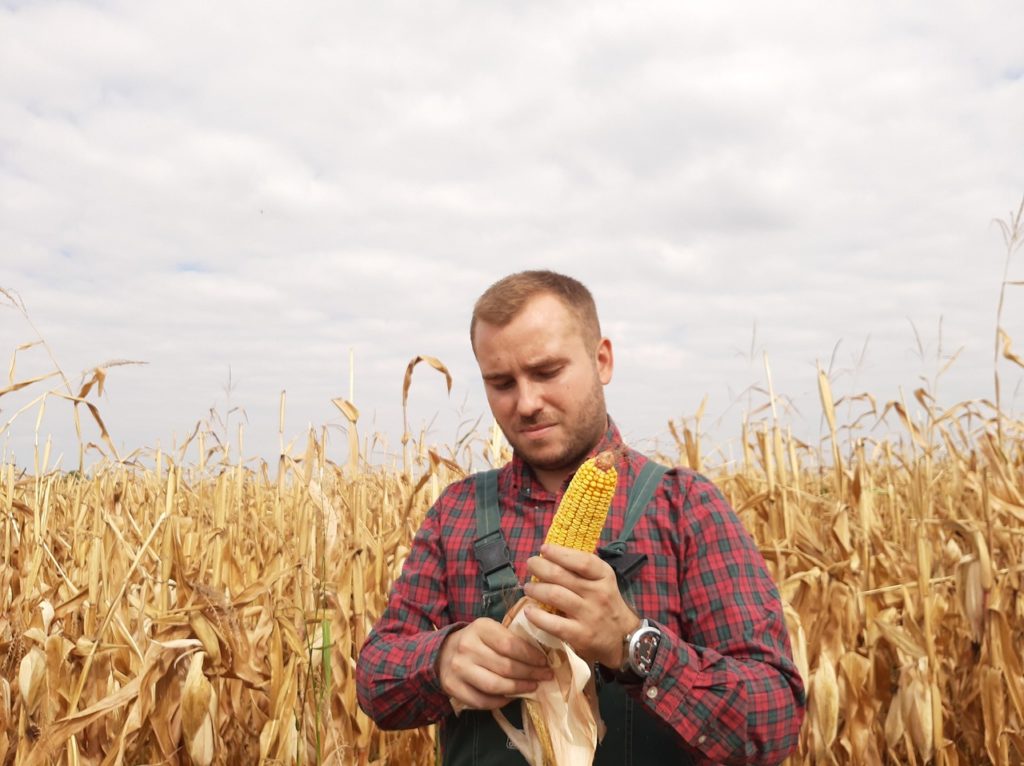 farmer-4550908_1280