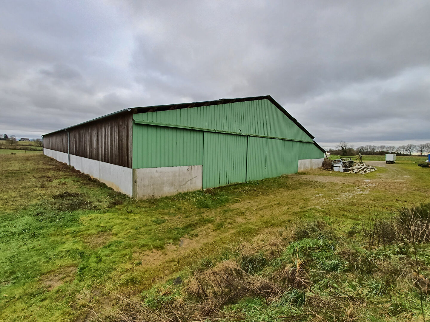 SARTHE. Exploitation polyculture sur 200 hectares - 