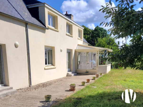 FINISTERE – 9-hectare agrotourism estate with usable agricultural area