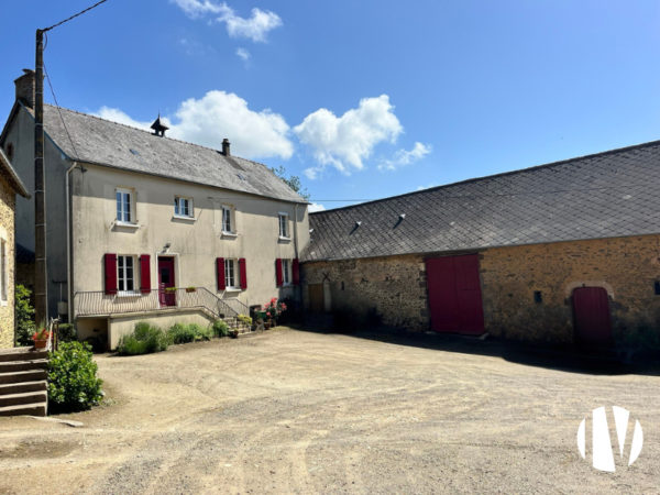 SARTHE – Beau corps de ferme et site d&rsquo;élevage fonctionnel